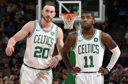 开云官方app入口-钢铁城墙与红色闪电之间，库尔图瓦如何用双手定义了轻取的残酷含义