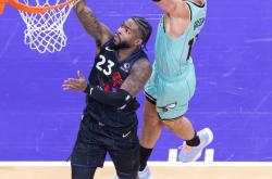 开云体育下载-猛龙大胜爵士，止住连败