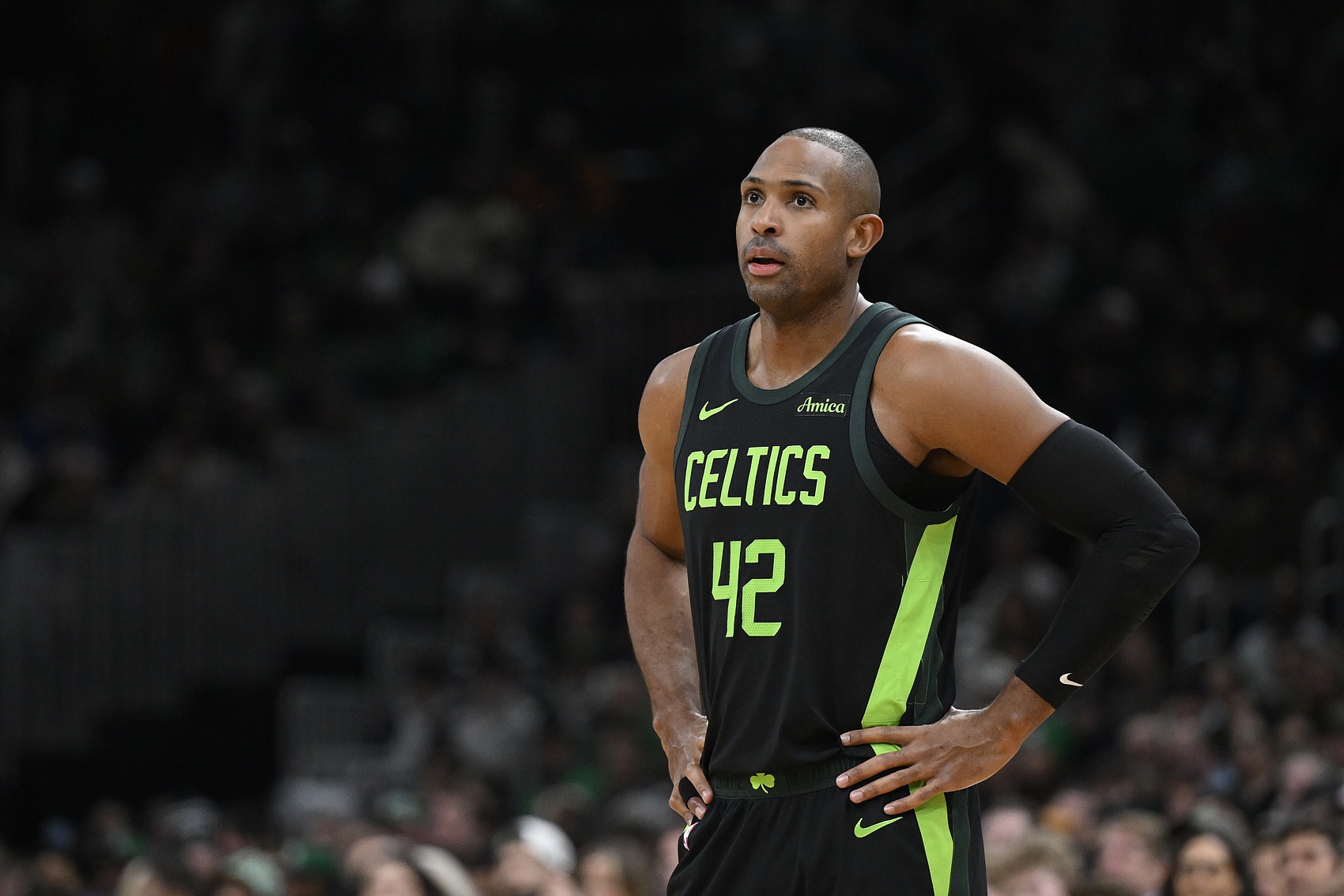 NBA新赛季：人队成功签下霍福德，实力大增的简单介绍