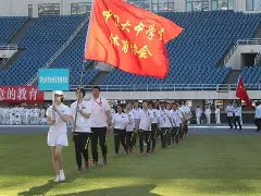 球队齐心协力逆风翻盘，队员斗志高昂的简单介绍
