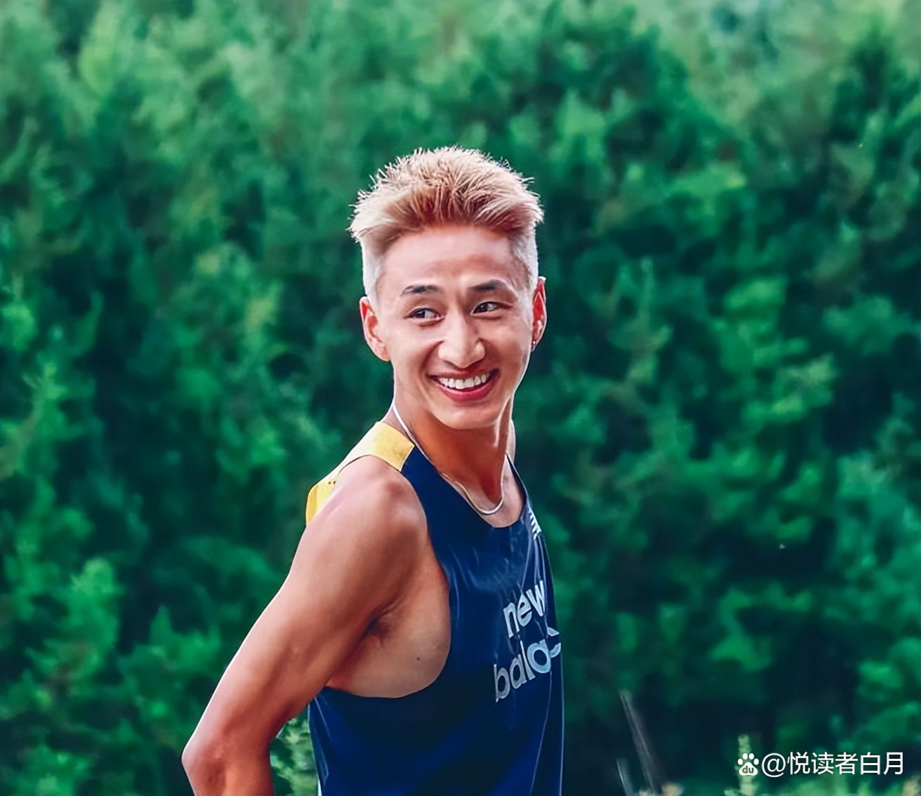 球员斗志昂扬，奋力追逐梦想