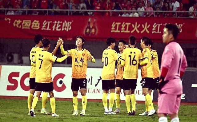 强势球队大获全胜，晋级下一轮比赛