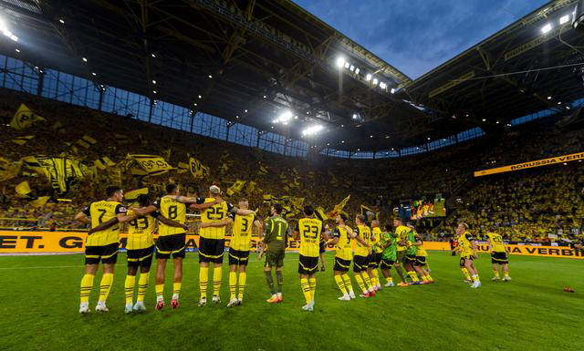 多特蒙德云达不来梅队在客场比赛中实现逆袭,夺冠 多特蒙德云达不来梅队在客场比赛中实现逆袭,夺冠