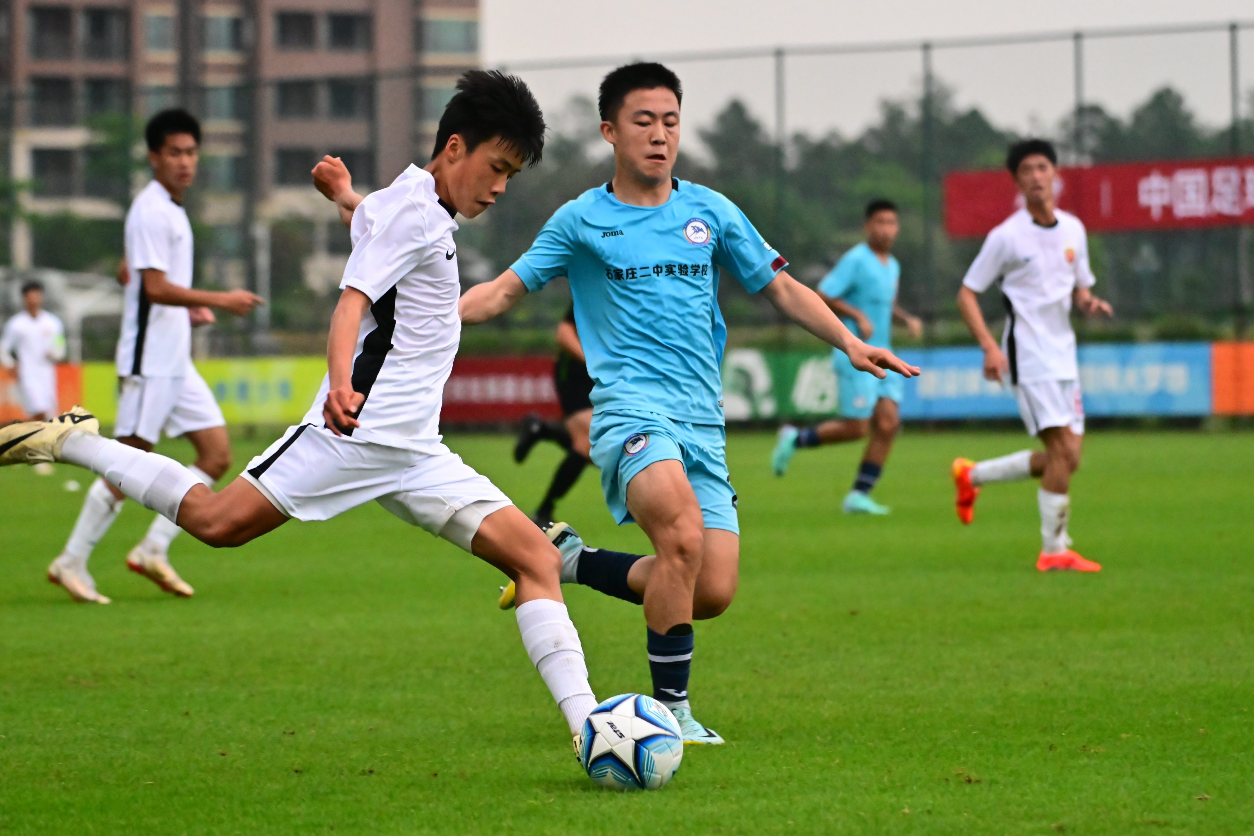 球员在比赛中的关键发挥成为球队胜利的保证