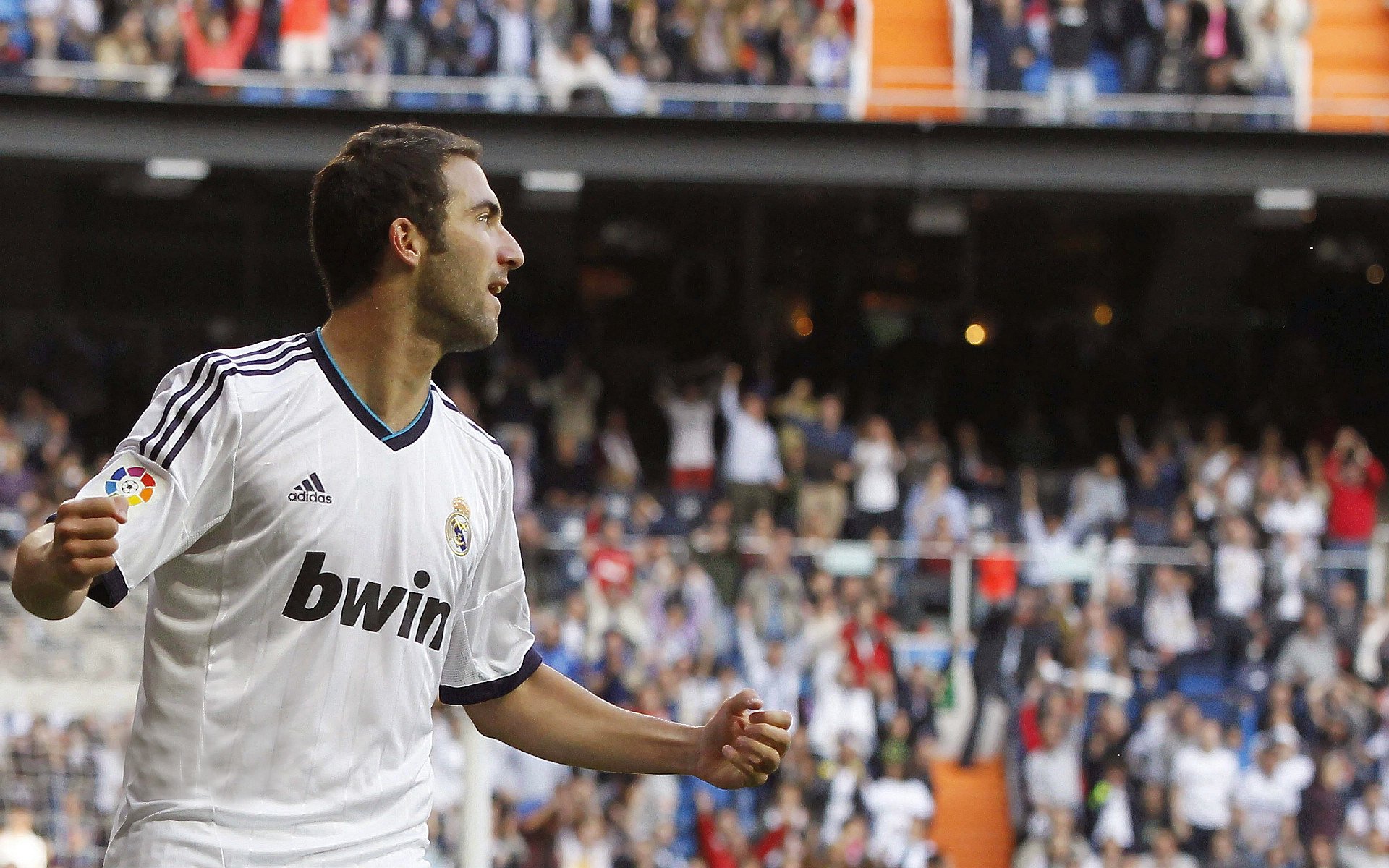 时空褶皱里的唯一性，当塞内加尔邂逅佛罗伦萨，莫德里奇的数据爆炸如何定义足球的纯粹可能