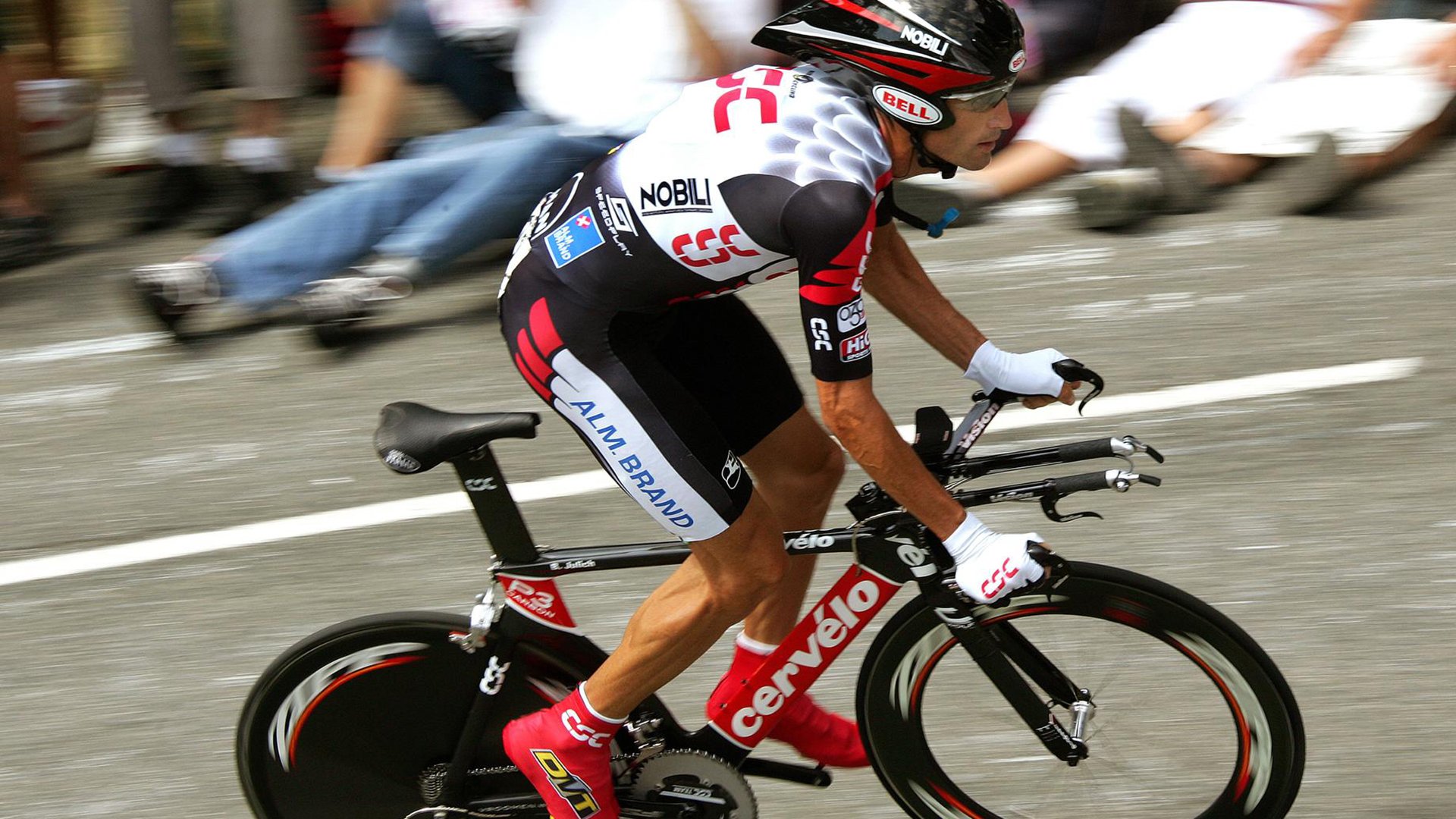 北极光击碎红色天幕,奥利维耶的16分钟让安菲尔德陷入芬兰寒夜