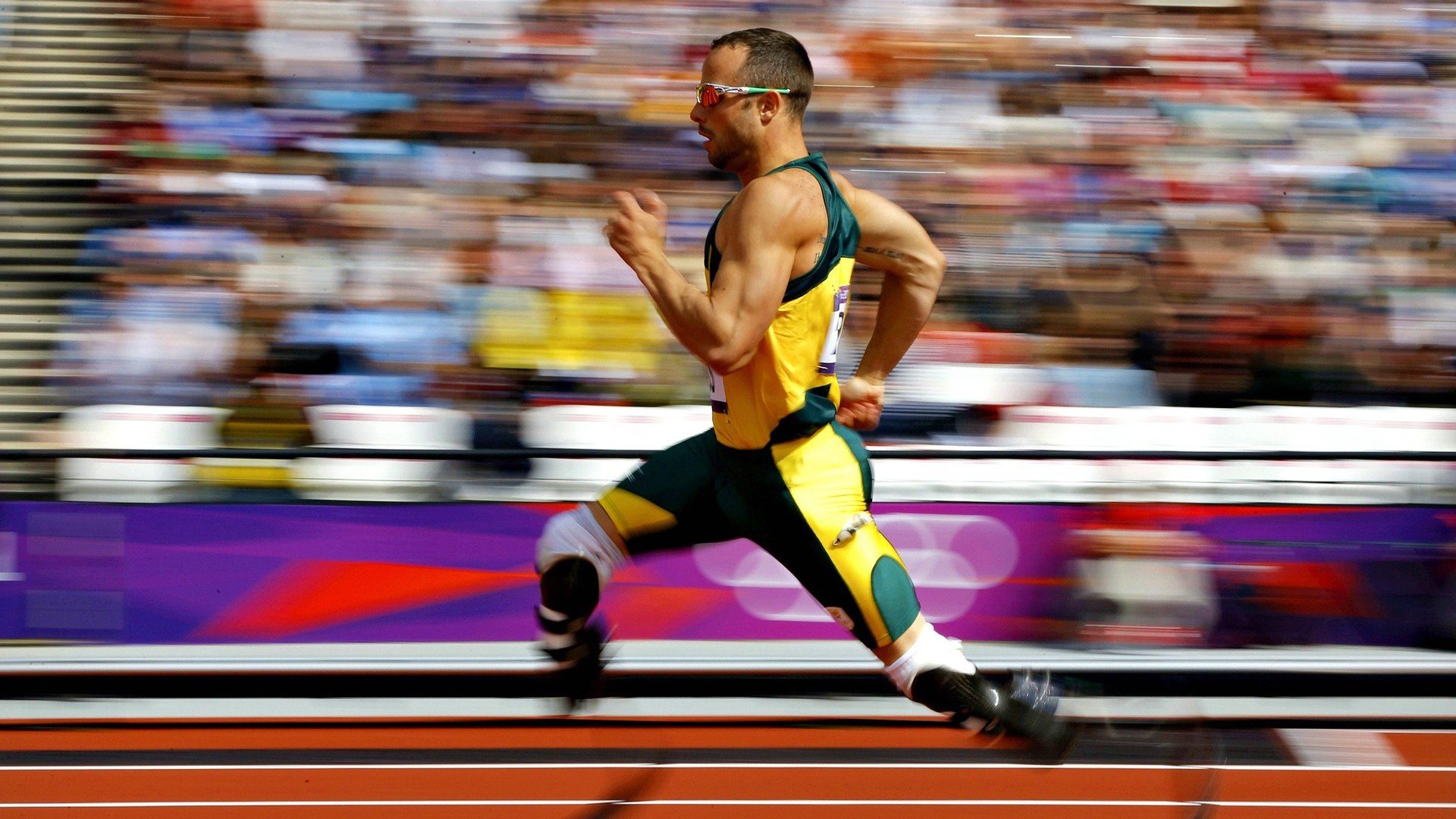 拉塞尔率迈凯伦强势横扫威廉姆斯，新领袖带队斩获里程碑胜利