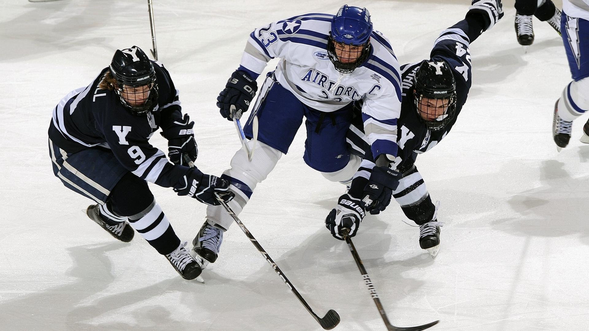 孤舟破浪,纳达尔以古典英雄主义,在ATP总决赛的冰海轻取拉沃尔杯的巨舰