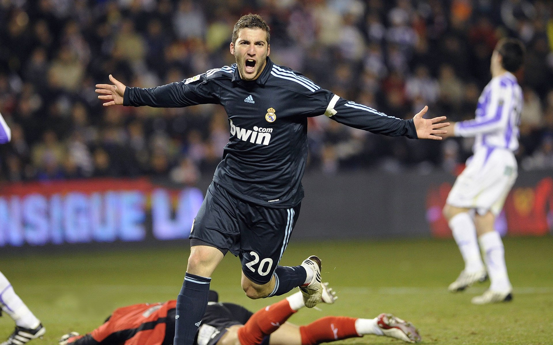 利剑出鞘,孤胆英雄王皓扛起三狮军团绝杀瑞典